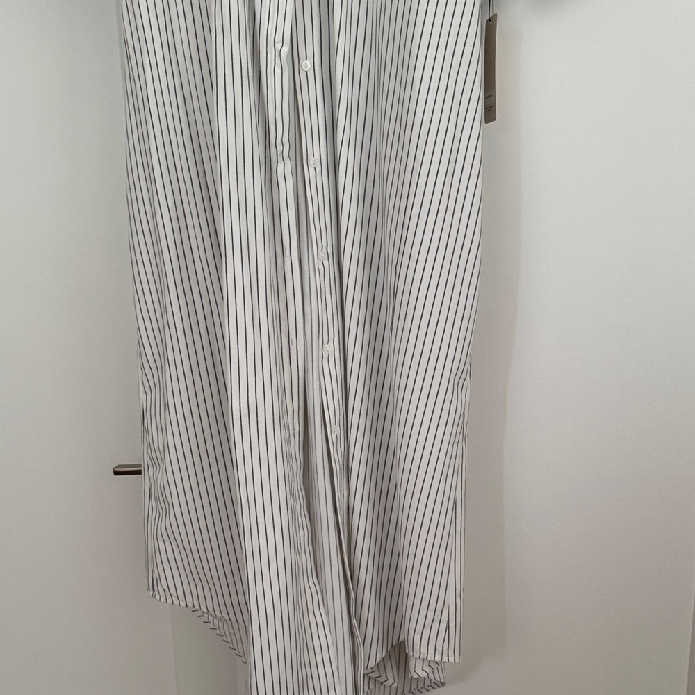 Elegant Striped Maxi Dress in Black and White - Picture 5 of 7